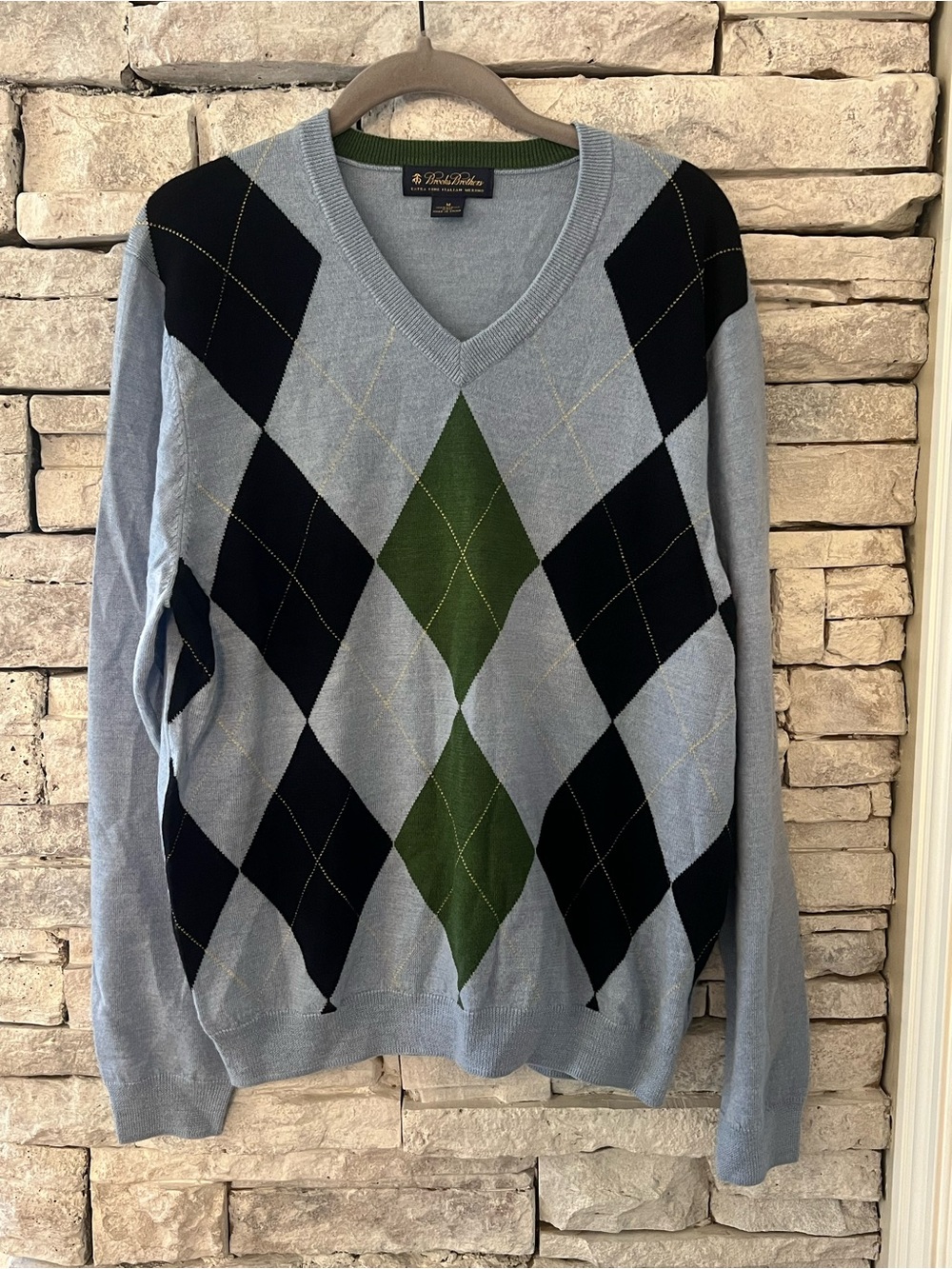 Brooks Brothers Argyle V-Neck Sweater 100% Italian Merino Wool Size  M